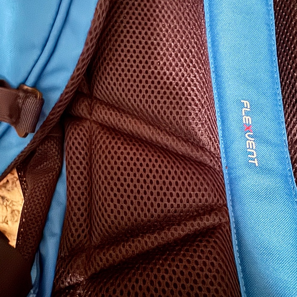 The North Face Vault Backpack Never Used - Picture 8 of 9